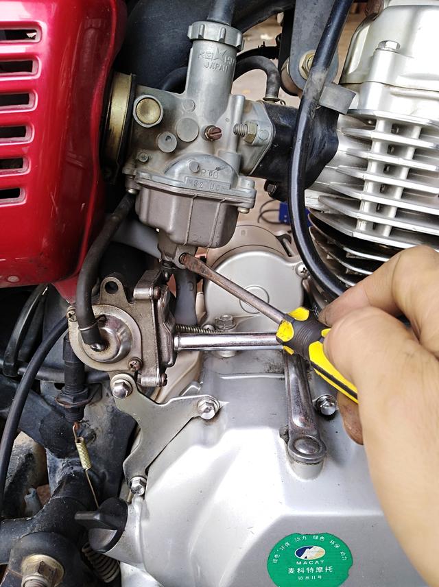 摩托车托运放油(摩托车化油器漏油怎么维修) 2