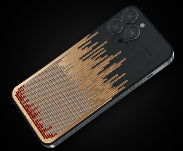 奢侈品公司推出定制款苹果 iPhone 13 Pro：背面镶有霸王龙牙齿