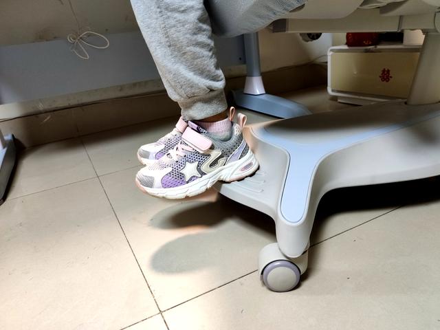 科贝森儿童学习桌：帮孩子养成良好坐姿