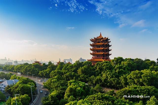 黄鹤楼是武汉市标志性建筑,与晴川阁,古琴台并称"武汉三大名胜.