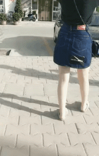 美女的邪恶动态图：男人强则女人扶墙，女人强则男人什么？