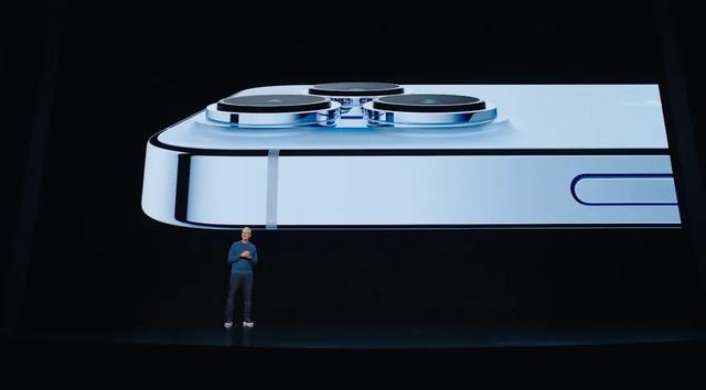 苹果出狠招！iPhone13发布即疯狂大降价，国产手机没法玩了