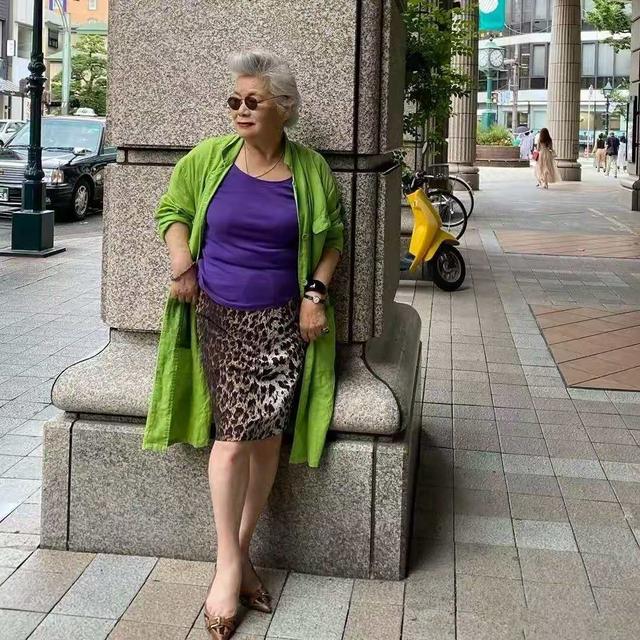 “胖奶奶”如何穿出高级范？学日本82岁博主穿搭，真正惊艳时光  第4张