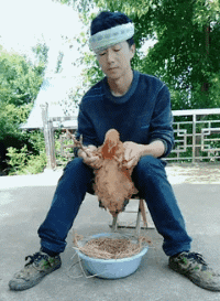 搞笑的GIF动态图：单身久了，看到羊我都觉得很性感