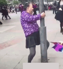搞笑的GIF图片：只要功夫深，打脸也变身！
