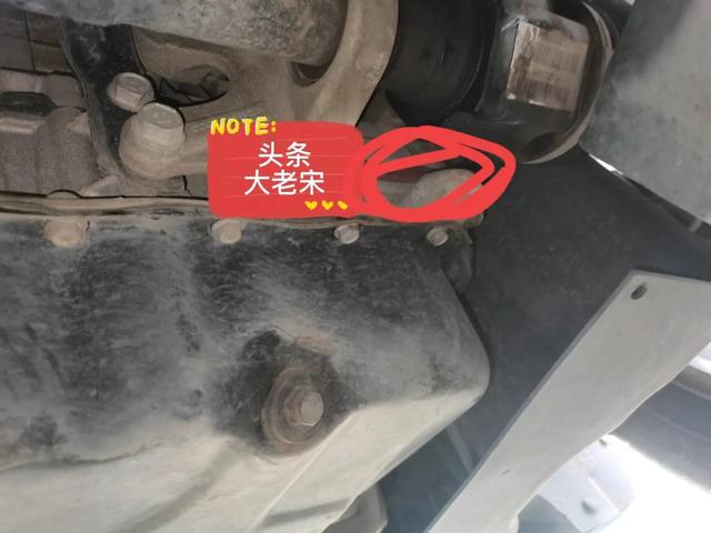 发动机号在车哪个位置(汽车发动机号在哪位置)
