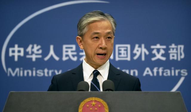 塔利班宣布战争结束，中俄获邀！美国骂骂咧咧，中方回应4个字