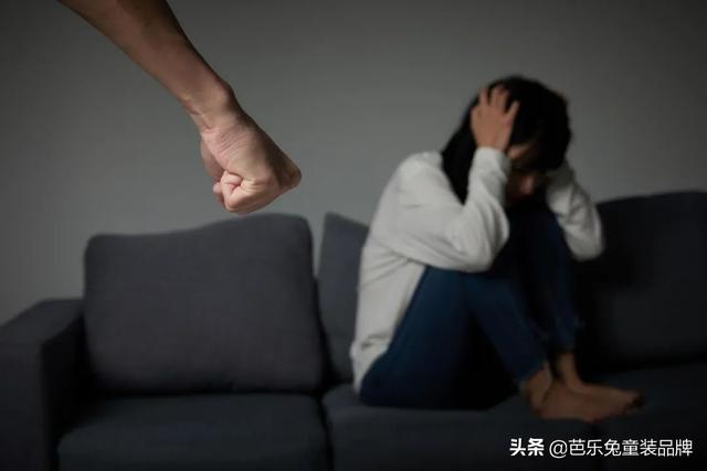 芭乐兔丨孩子视角下的痛苦，是否会走进家暴的“轮回”？
