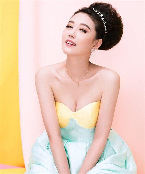 娱乐圈爱装嫩的5个女星 第3位年过60还扮少女 最后一位无人能敌 太阳信息网