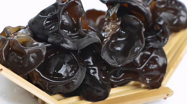 洋葱和木耳，是血管“溶栓剂”？错！这4类食物，建议敞开吃