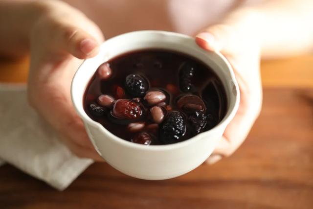 给天生容易耗血的女生：一碗“经典回血汤”