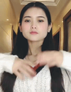 小姐姐内涵GIF：这明明就是还我漂漂掌。