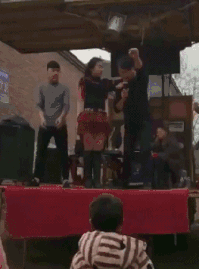 爆笑的动图GIF：你的摩托车加的是白酒吧