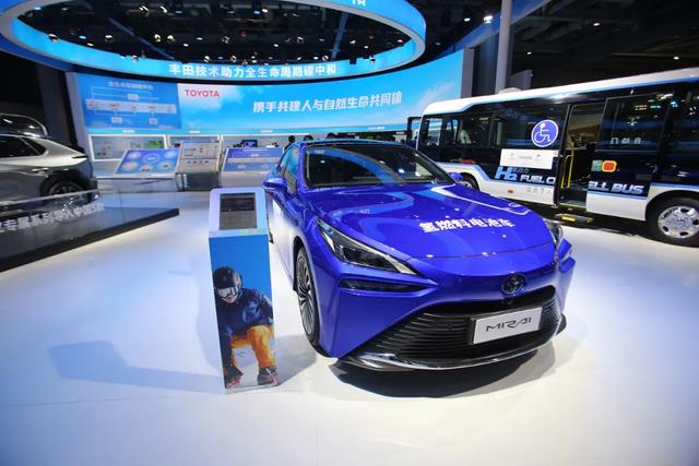 第四届进博会首日，2.1汽车馆越来越有科技范了