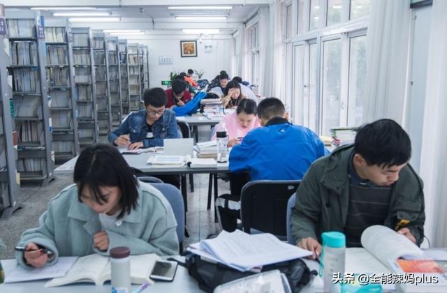 又一“花式啃老”兴起？子女把家长蒙在鼓里，还大夸自己努力