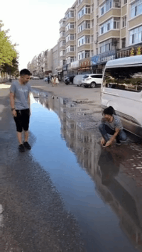 爆笑GIF图片：仿佛看到了一个妹子，你们考虑过她的感受吗
