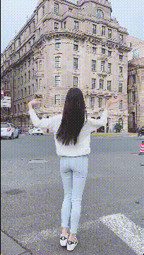 邪恶美女的动态图片：有个会跳舞的女朋友，你们知道多费电吗