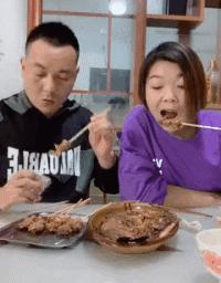 搞笑的动图图片：我都给你按摩了，放我出去玩会儿！