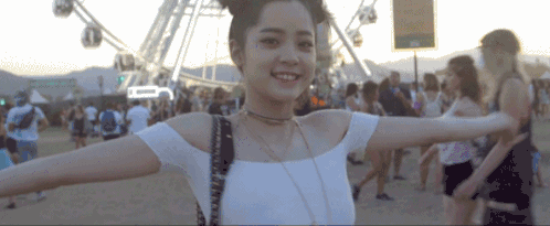 邪恶美女的动态图GIF：准备拥抱，安排！！！