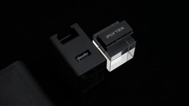 评测 | 讯飞双屏翻译机，如何让沟通更简单、商务洽谈更高效？