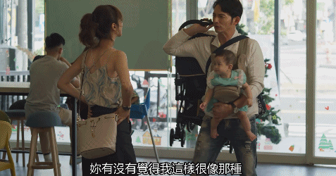 台湾省，一个庸俗的女孩，上厕所不关门。40岁的她兴奋不起来。
(图22)