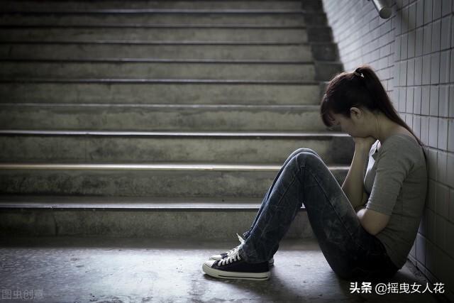 剖腹产一年半就偷偷厕所产子，虐打后丢垃圾桶，判四年细思极恐