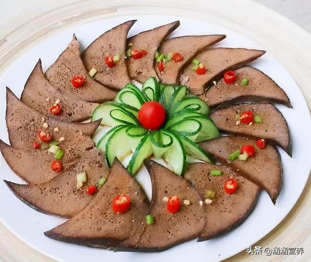 想要保养头发不那么“秃”然，这四种食物一定要少吃