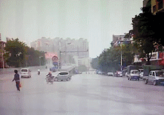 搞笑的动态图：初吻给了辣个人！