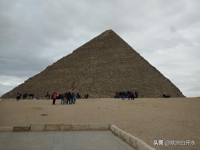 亲自进入埃及金字塔内部探险，告诉你塔内的真实结构与亲身感受