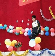 搞笑的动态图：在一起两年了，一到酒店背着我就开始睡觉