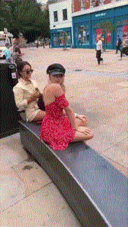 内涵美女的动图图片：超可爱萌新一枚！