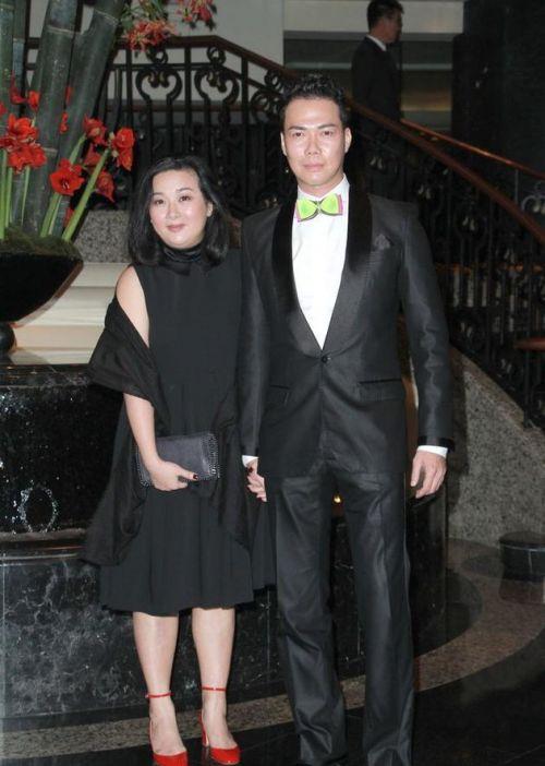 谢天华的妻子原来长这样,没有明星的脸蛋与身材,却带着气质  第3张