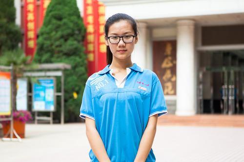 「权威发布」女学霸内涵杨幂(杨幂军训秒变学霸)