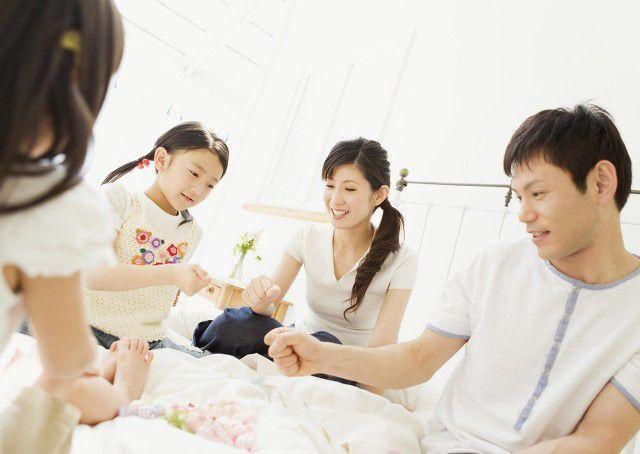 两岁半的孩子还认生？与婴儿认生期有关，怎样帮孩子度过认生期