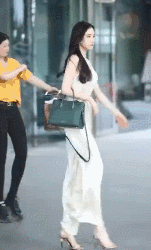 身材很好的美女GIF：腿长一米八
