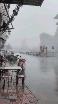 搞笑动态图：疫情当前，如何安全地卖馒头？