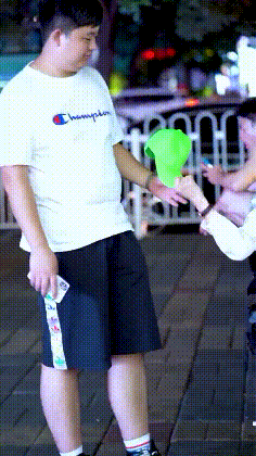 内涵gif福利图：嫂子给介绍她闺蜜给我认识