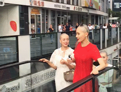 美女的内涵动态图GIF：有没有被撩到，今晚睡不着了