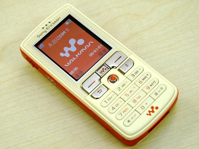 以前的手机颜值有多高？有三四楼那么高