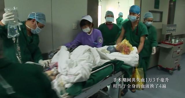 生门：33岁产妇拼命生三胎，全身换血4次，只想为丈夫诞下一子