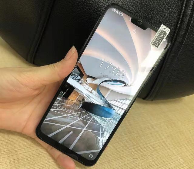 金属边框+AG玻璃，8GB+128GB版跌至639元，外观致敬iPhone13Pro