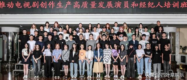 我想当明星去哪里报名(初中毕业想当明星去哪里报名)