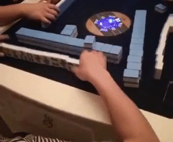 爆笑的动图GIF:谁知道它是怎么变绿的?