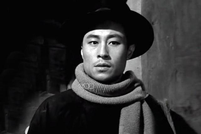 田华简介:无绯闻，不滥情，人人清白干净，这7位老艺术家，才是演艺圈清流