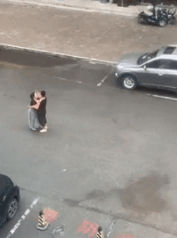 搞笑的动图GIF：我的心在飞，身体却在往下坠！