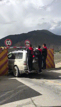 爆笑的GIF趣图:看过汽车漂移的,头次看见轮船漂移的