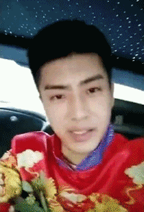 内涵美女的动态图GIF：妹子看来昨晚很辛苦，看把你累的！真是令人窒息的操