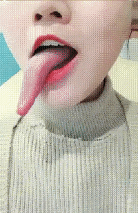 极具诱惑的美女动图：美女这舌头也太长了吧！