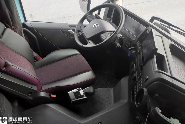 沃尔沃亮相了电动沃尔沃FH牵引车，实力如何？实拍带您好好看看