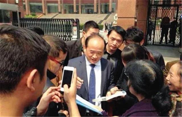 兰世立：从农村小伙变成首富，39岁身价20亿，为何会被全球通缉？